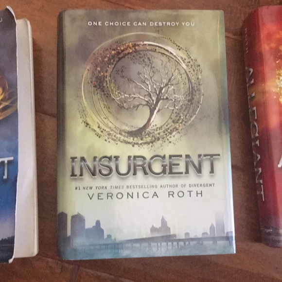 Veronica Roth LOT BUNDLE THREE BOOKS Divergent Insurgent Allegiant - Picture 3 of 11